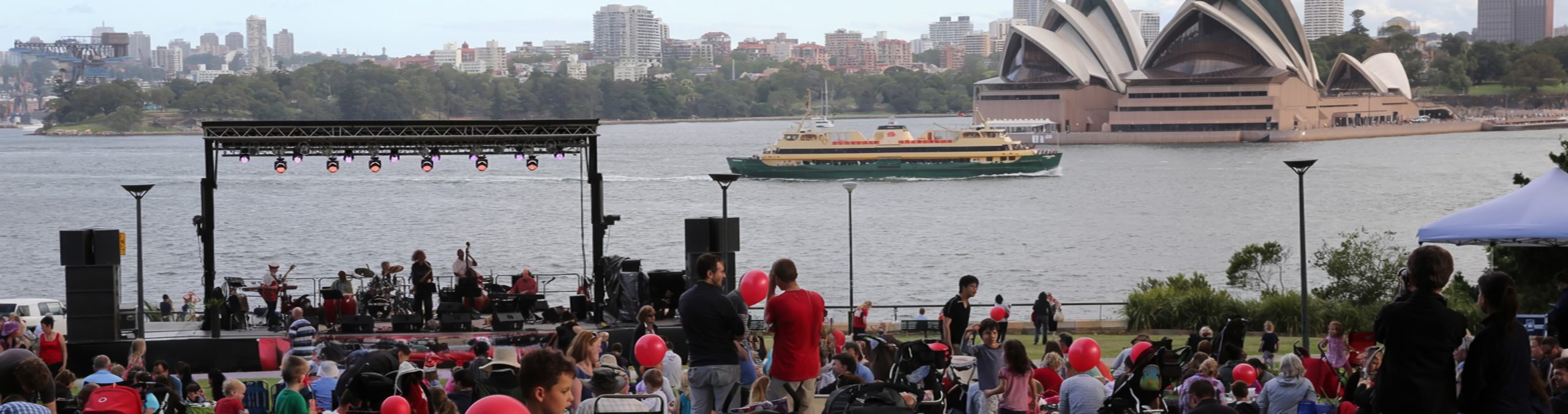 Live blues, Latin, funk and jazz in Kirribilli from the Dave Halls Band
